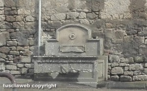 Viterbo - Cassia Nord - Fontanile di fronte al Cimitero san Lazzaro