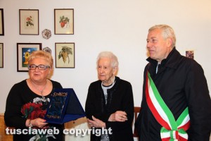 Viterbo - Giovanna Sapio compie 100 anni, gli auguri di Bizzarri e Michelini