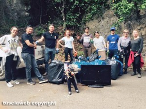 Viterbo Clean up pulisce strada Signorino