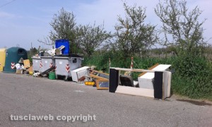 Viterbo - il degrado in strada Freddano
