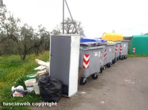 Viterbo - Discarica in strada Montigliano