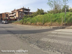 Viterbo - Via Monti Cimini - Strade e marciapiaedi distrutti