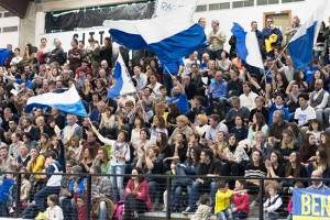 Sport - Pallavolo - La tifoseria del Tuscania volley mentre canta "Oltre la rete"