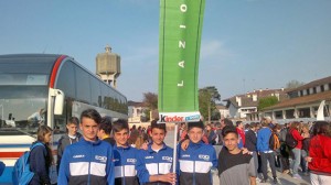 La squadra dell’Egidi prima della sfilata inaugurale dei giochi