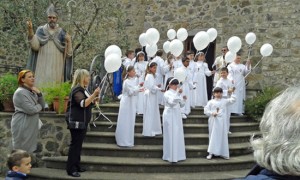 Marta - I comunicandi all'uscita dalla chiesa 