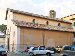 Sutri - La chiesa di san Francesco bicolore