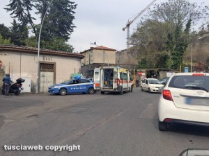 Viterbo - Auto contro muro in via Signorelli