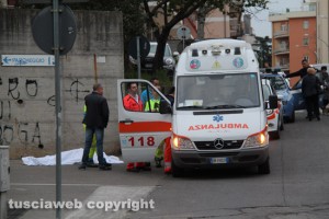 Viterbo - Via Polidori - Cade a terra e muore