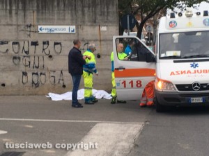 Viterbo - Via Polidori - Cade a terra e muore