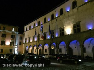 Viterbo - Giornata mondiale autismo - Palazzo dei Priori si tinge di blu