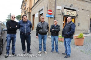 Da sinistra Giuseppe Agostino (Dragos Food), Luca Talucci (Lega Tuscia), Rinaldo Della Rocca (lega Tuscia), Bruno Pedoni (ristoratore) Giuseppe Rea (Lega Tuscia)