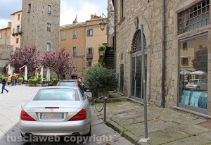 Viterbo - Piazza del Gesù - il divieto tolto