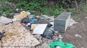 Viterbo - Discarica a cielo aperto in strada Riello