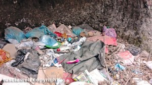 Viterbo - Discarica a cielo aperto in strada Riello
