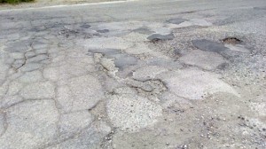 Viterbo - Le buche in via Campo Scolastico