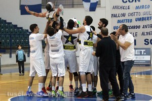 Sport - Basket - Stella azzurra - L'esultanza dopo la salvezza ottenuta