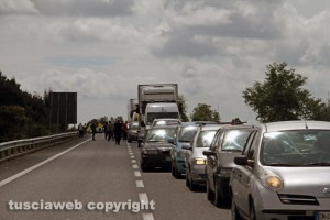 Viterbo - Superstrada - Auto travolge e uccide ciclista