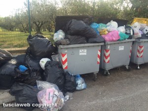 Viterbo - Rifiuti in strada Campolungo