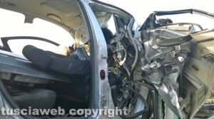 Blera - L'auto che si è schiantata sul palo