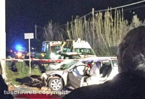 Blera - Auto contro un palo della luce