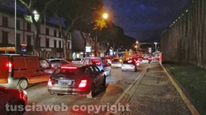 Viterbo - Il traffico in tilt a piazzale Gramsci