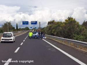 Viterbo - Incidente sulla superstrada, morto ciclista