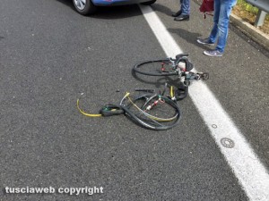 Viterbo - Incidente sulla superstrada, morto ciclista