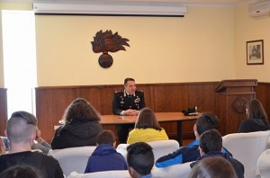 Carabinieri - Gli studenti in visita al comando provinciale
