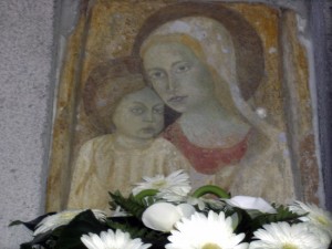 Marta - L'affresco della Madonnna del Castagno dipinto su tegola romana 