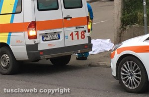 Viterbo - Via Polidori - Cade a terra e muore