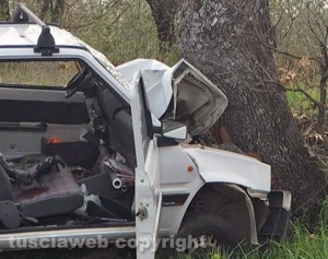San Lorenzo Nuovo - La Panda finita contro un albero sulla Cassia