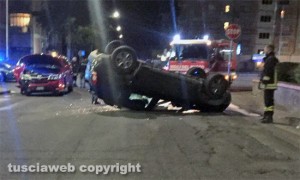 Viterbo - Scontro tra auto a Villanova