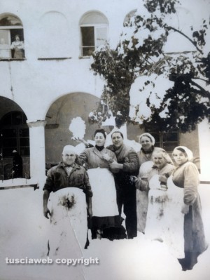 Viterbo - Il nevone del 1956 le maestranze della casa di cura di San Simone