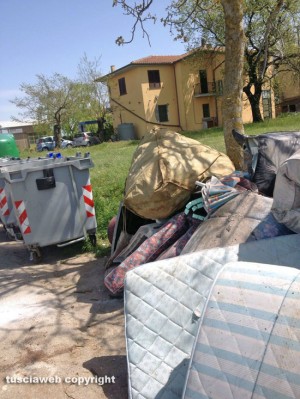 Viterbo - Rifiuti in località Pratoleva 