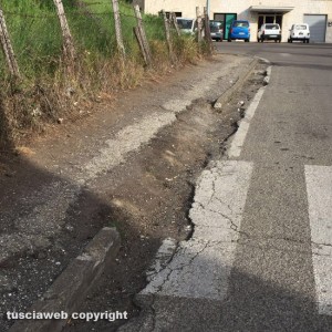 Viterbo - Via Monti Cimini - Strade e marciapiaedi distrutti