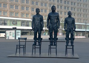 "Anything to say?", la scultura dell'artista viterbese Davide Dormino dedicata agli eroi di Wikileaks