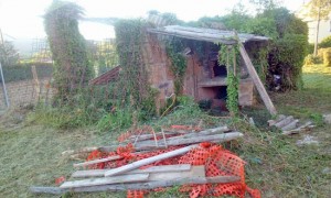 Vallerano - Il degrado nello stabile abbandonato