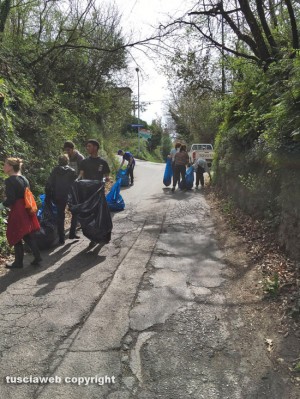 Viterbo Clean up pulisce strada Signorino