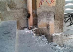 I resti del falò notturno in via Santa Maria Egiziaca