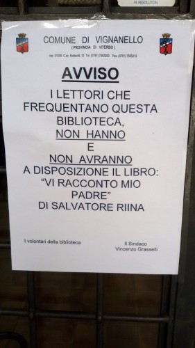 Vignanello - Il cartello fuori la biblioteca 