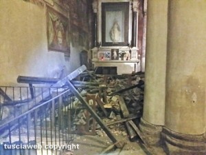 Vetralla - Crolla il tetto della chiesa di S. Francesco