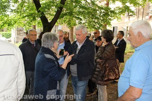Viterbo - Il sindaco Leonardo Michelini incontra i cittadini nel giardino di viale Capocci