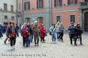 Viterbo - Piazza del Comune - Turisti in città