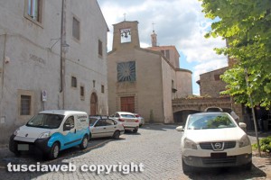 Viterbo - 25 aprile, auto nel centro storico