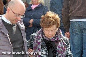Viterbo - I funerali di Bruno Purchiaroni - Il figlio Alessio e la moglie Maria
