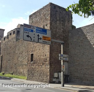 Viterbo - Mura civiche - La torre