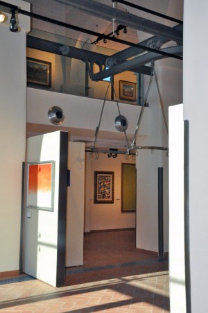 Una delle opere della mostra "Tra forma e segno" 