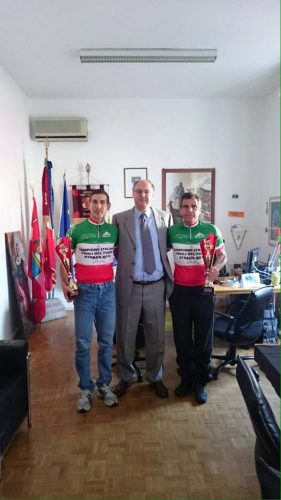 Il comandante Paduano con gli atleti 