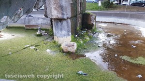 Degrado alla fontana del Sacrario
