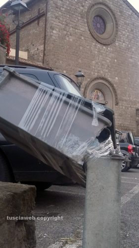 Viterbo - La cassetta elettrica a piazza del Paradiso 